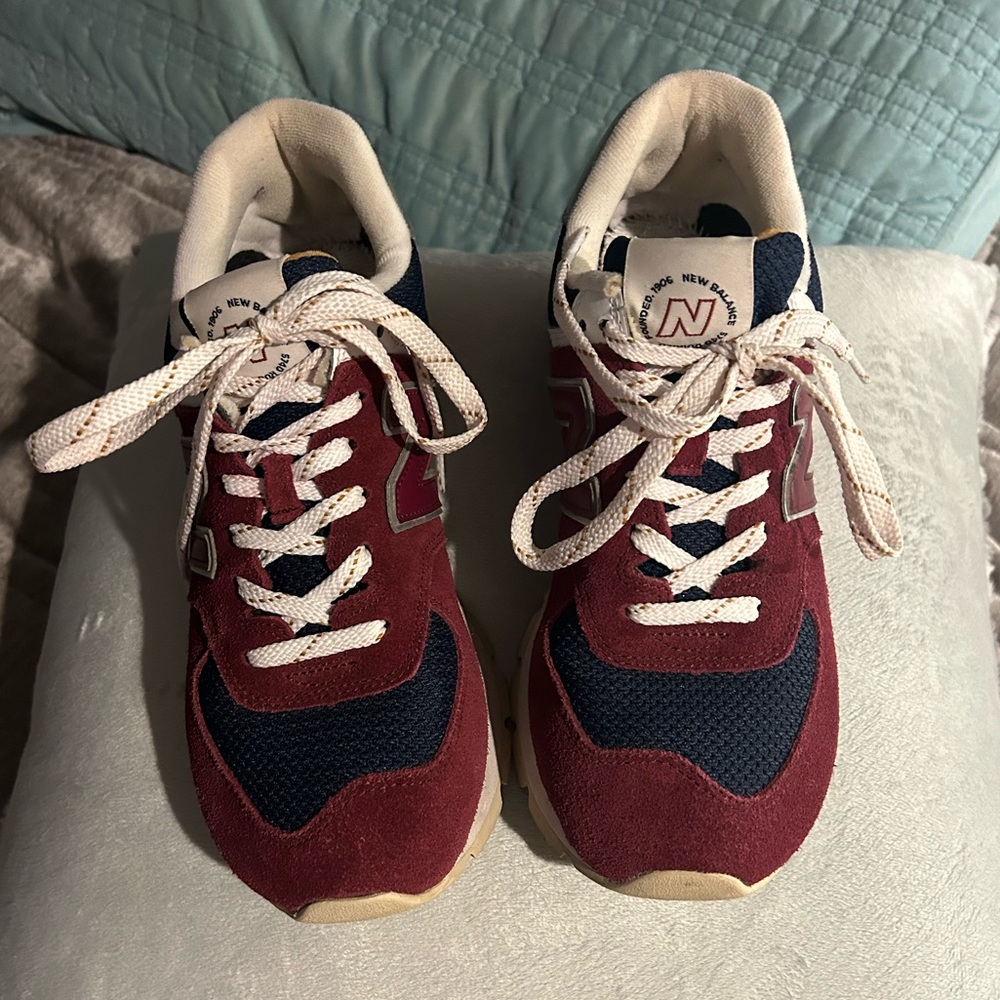 New Balance women’s 8 Adorable Sneakers Maroon and Blue